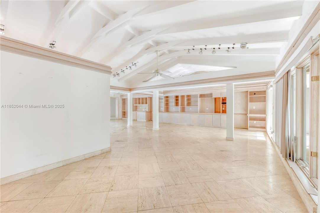 Recently Sold: $3,799,000 (3 beds, 3 baths, 2522 Square Feet)