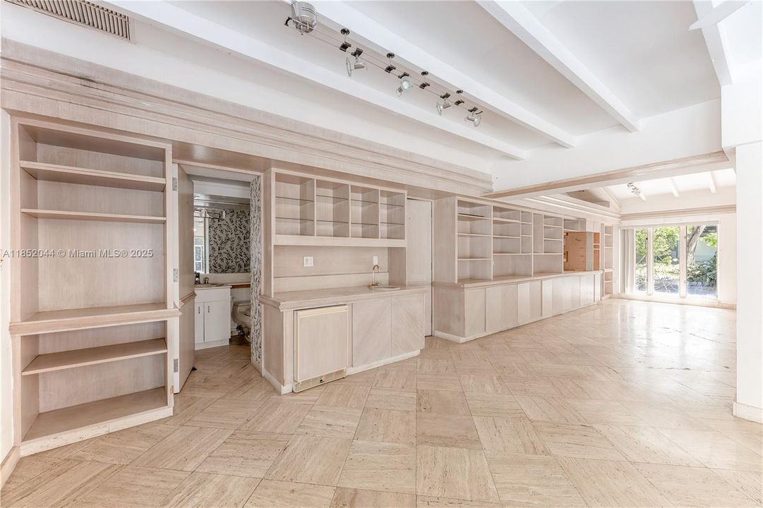 Recently Sold: $3,799,000 (3 beds, 3 baths, 2522 Square Feet)