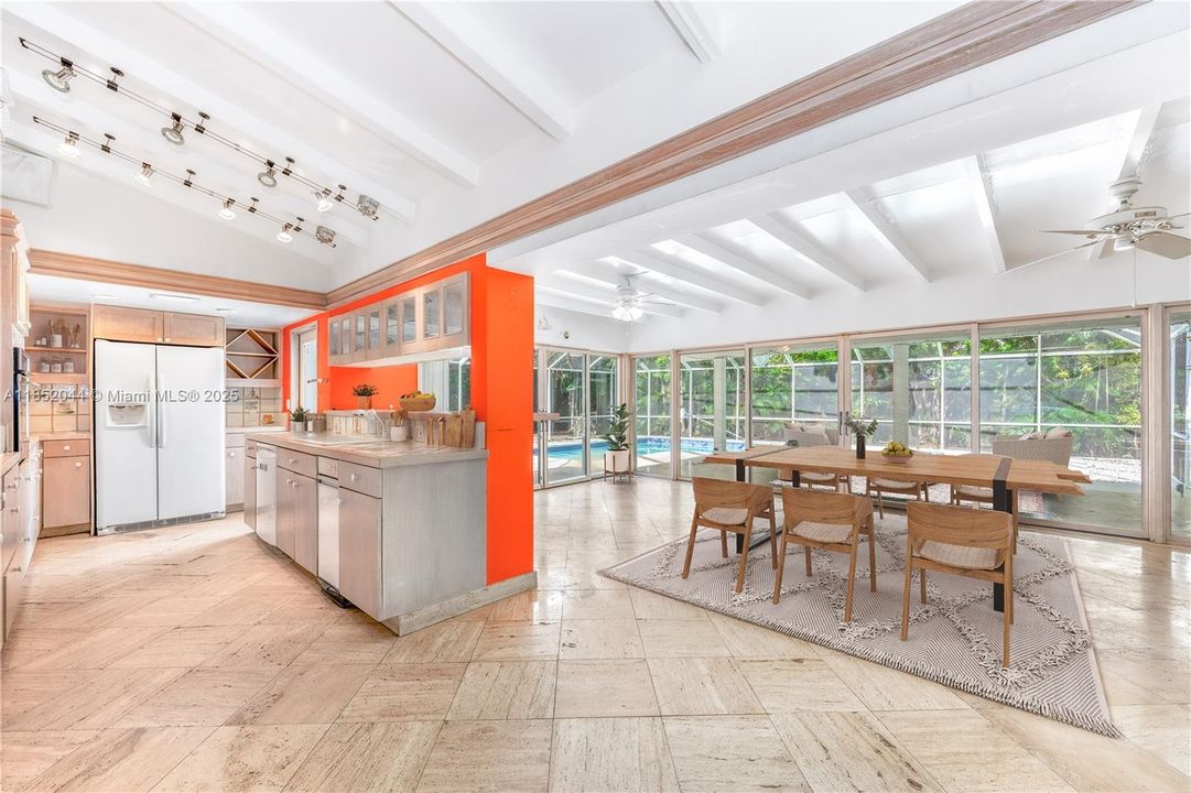 Recently Sold: $3,799,000 (3 beds, 3 baths, 2522 Square Feet)