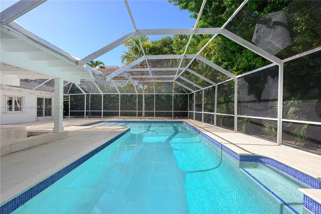 Recently Sold: $3,799,000 (3 beds, 3 baths, 2522 Square Feet)