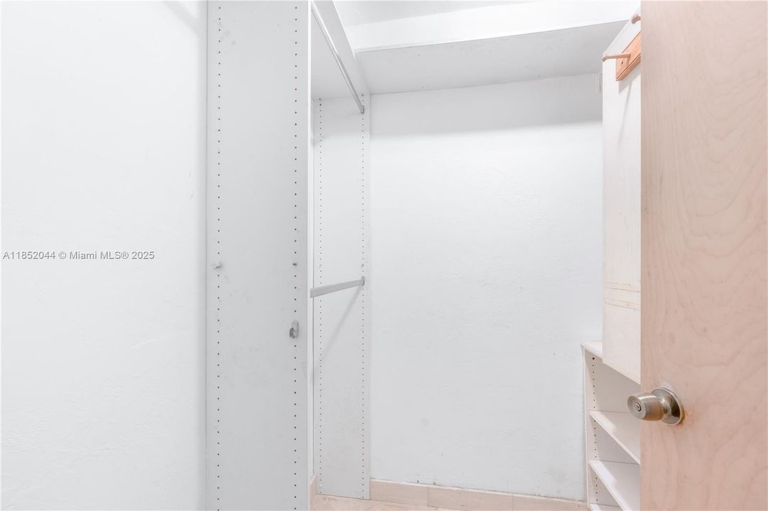 Recently Sold: $3,799,000 (3 beds, 3 baths, 2522 Square Feet)