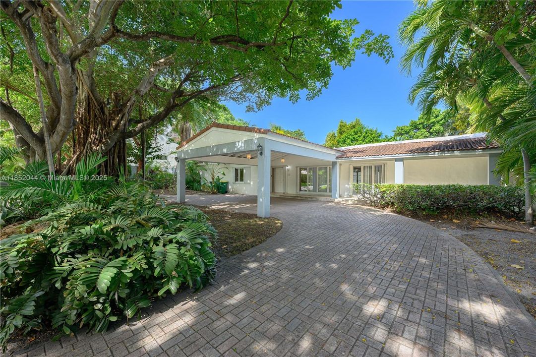 Recently Sold: $3,799,000 (3 beds, 3 baths, 2522 Square Feet)