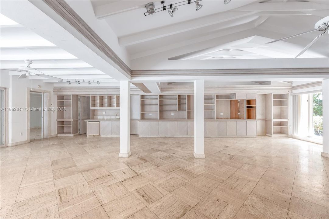 Recently Sold: $3,799,000 (3 beds, 3 baths, 2522 Square Feet)