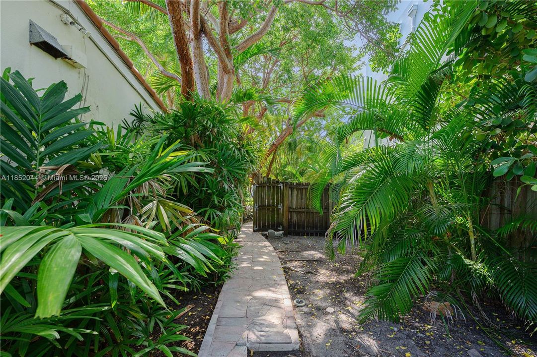 Recently Sold: $3,799,000 (3 beds, 3 baths, 2522 Square Feet)