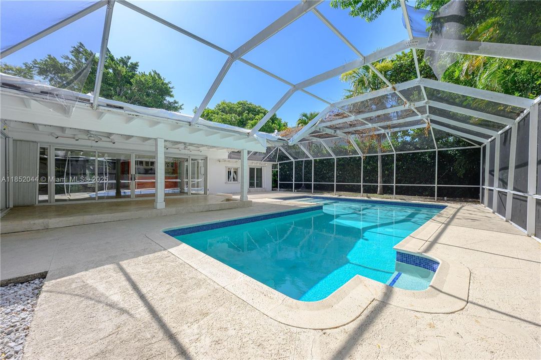 Recently Sold: $3,799,000 (3 beds, 3 baths, 2522 Square Feet)