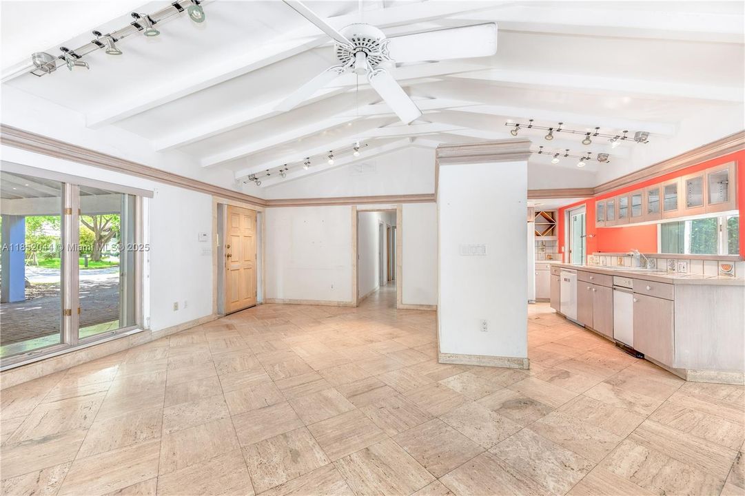 Recently Sold: $3,799,000 (3 beds, 3 baths, 2522 Square Feet)