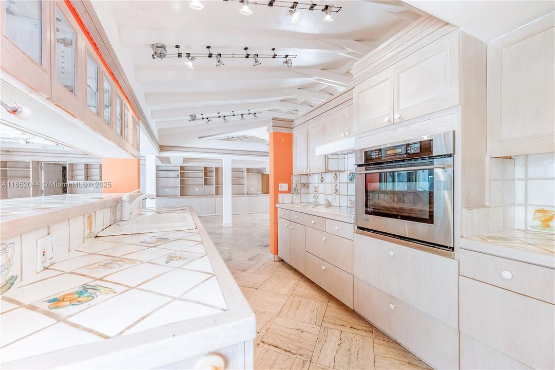 Recently Sold: $3,799,000 (3 beds, 3 baths, 2522 Square Feet)