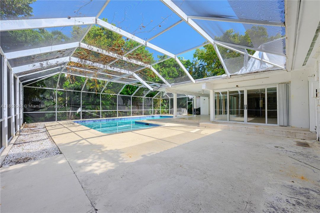 Recently Sold: $3,799,000 (3 beds, 3 baths, 2522 Square Feet)