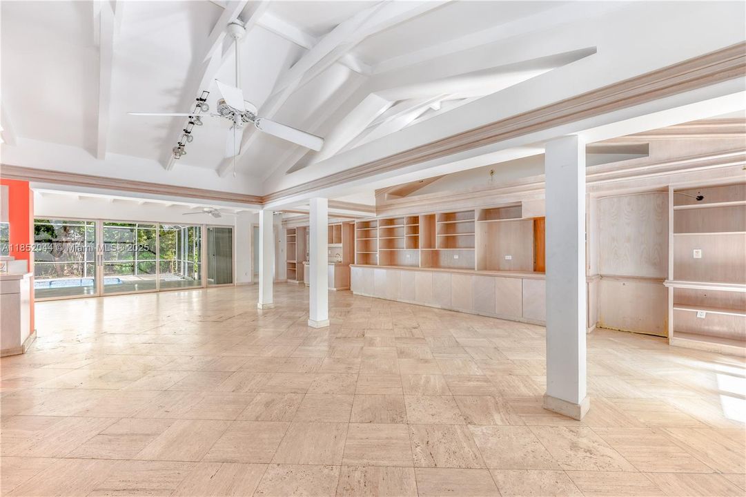 Recently Sold: $3,799,000 (3 beds, 3 baths, 2522 Square Feet)