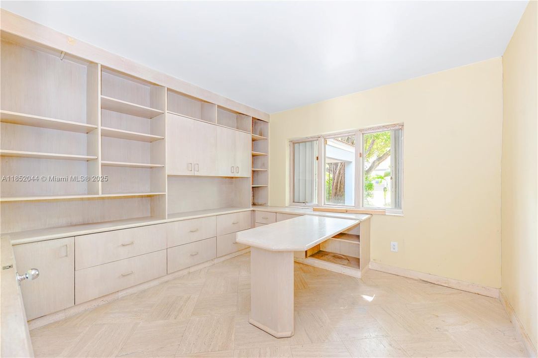 Recently Sold: $3,799,000 (3 beds, 3 baths, 2522 Square Feet)