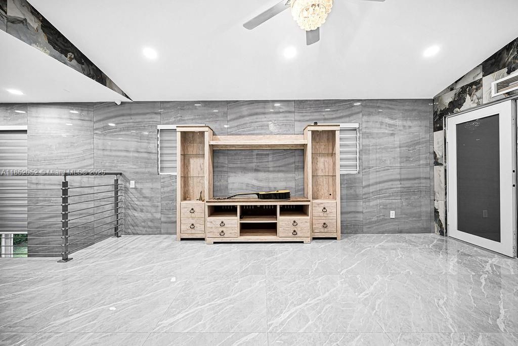 В аренду: $15,000 (5 спален, 4 ванн, 4119 Квадратных фут)