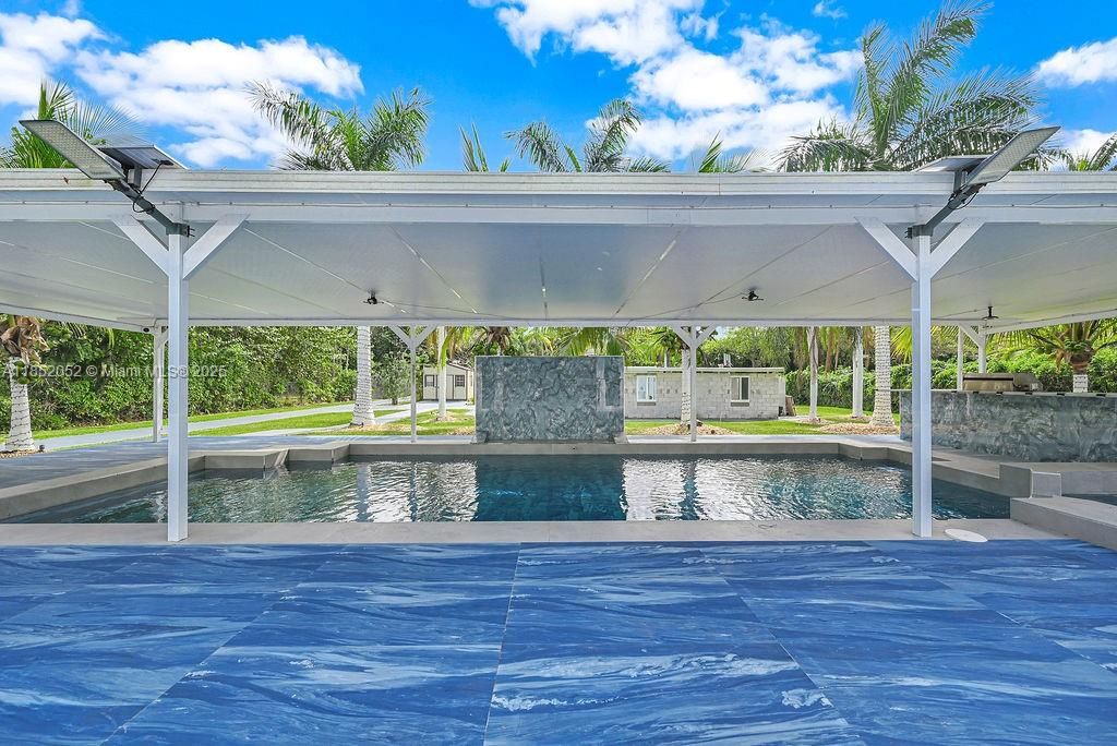 В аренду: $15,000 (5 спален, 4 ванн, 4119 Квадратных фут)