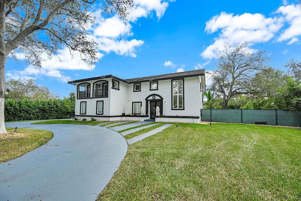 В аренду: $15,000 (5 спален, 4 ванн, 4119 Квадратных фут)