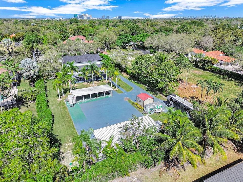 В аренду: $15,000 (5 спален, 4 ванн, 4119 Квадратных фут)