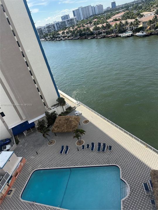 На продажу: $510,000 (2 спален, 2 ванн, 1287 Квадратных фут)