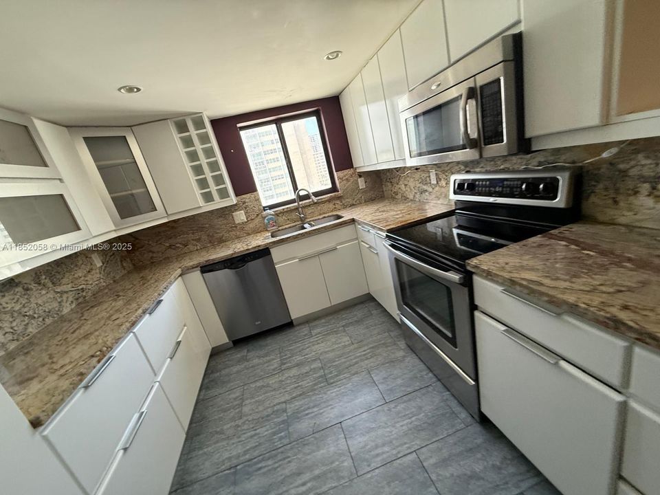 На продажу: $510,000 (2 спален, 2 ванн, 1287 Квадратных фут)