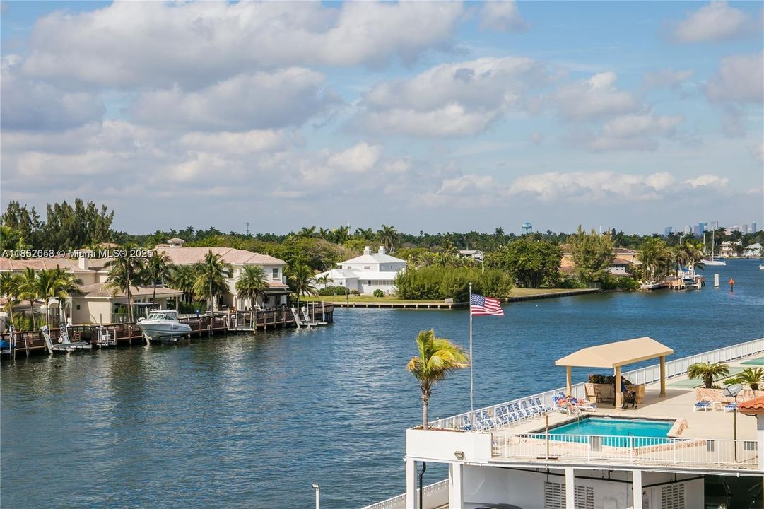 На продажу: $510,000 (2 спален, 2 ванн, 1287 Квадратных фут)