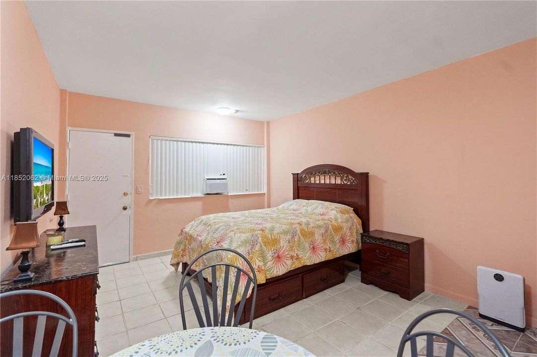 待售: $128,000 (1 贝兹, 1 浴室, 320 平方英尺)