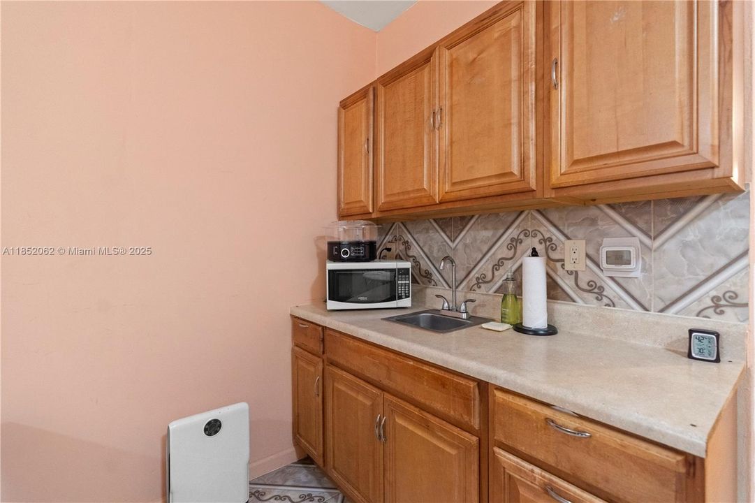 待售: $128,000 (1 贝兹, 1 浴室, 320 平方英尺)