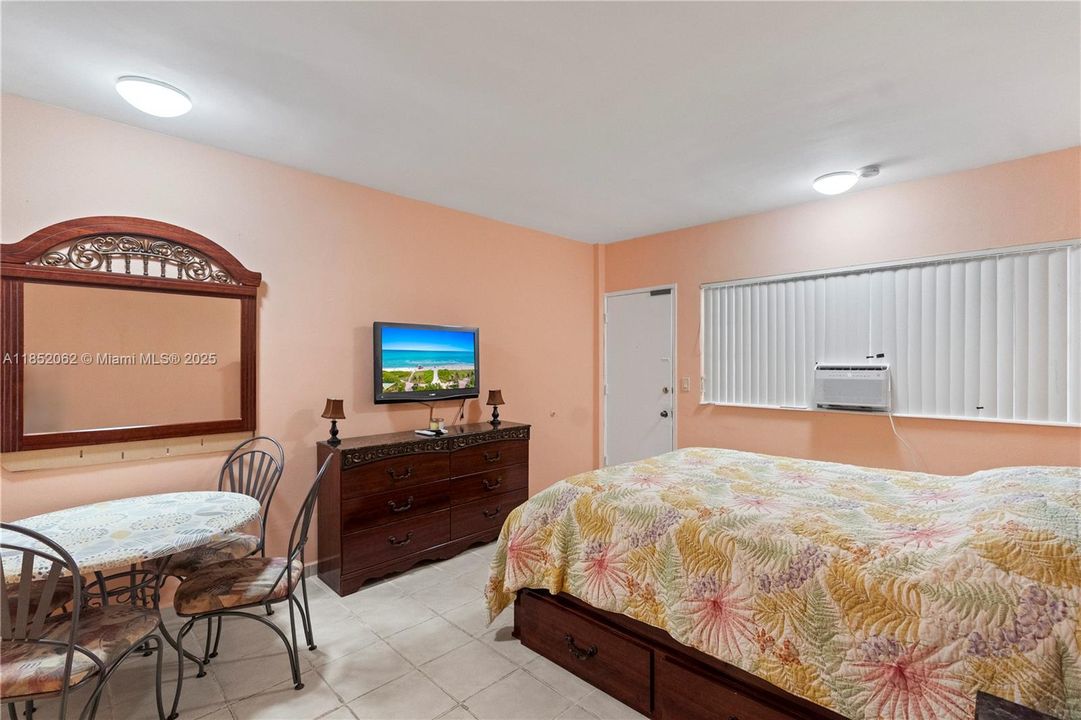 待售: $128,000 (1 贝兹, 1 浴室, 320 平方英尺)