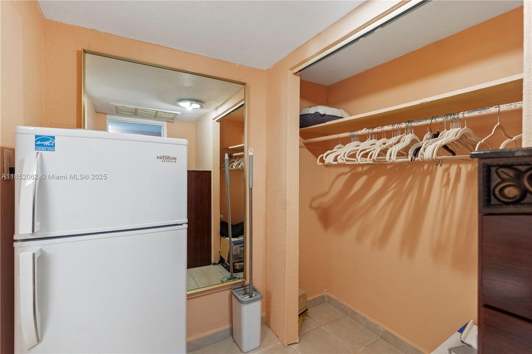 待售: $128,000 (1 贝兹, 1 浴室, 320 平方英尺)