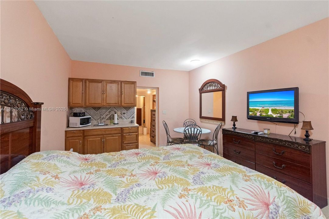 待售: $128,000 (1 贝兹, 1 浴室, 320 平方英尺)