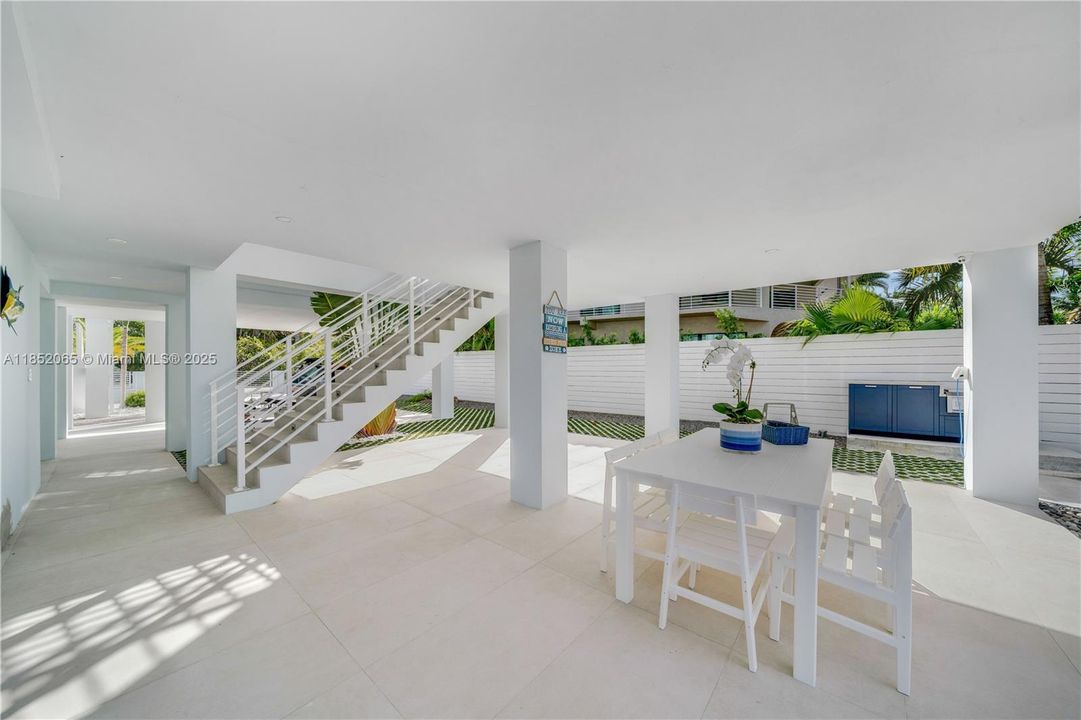 For Sale: $4,500,000 (4 beds, 4 baths, 2907 Square Feet)