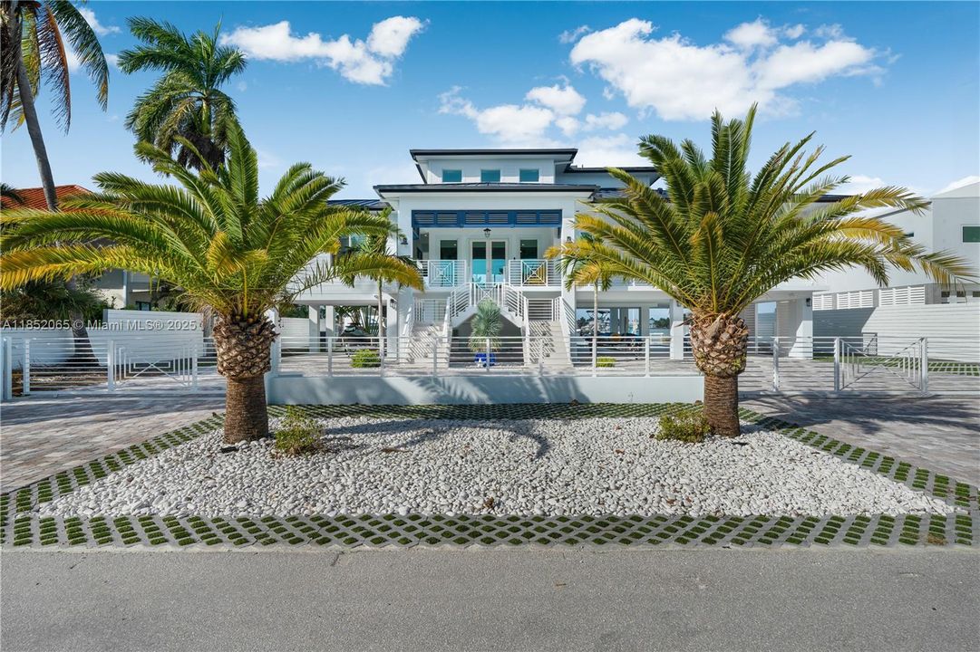 For Sale: $4,500,000 (4 beds, 4 baths, 2907 Square Feet)