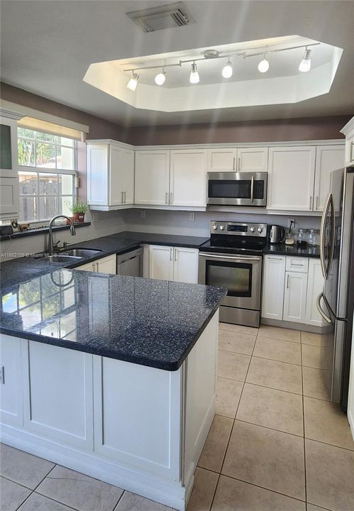 Недавно продано: $425,000 (3 спален, 2 ванн, 1550 Квадратных фут)