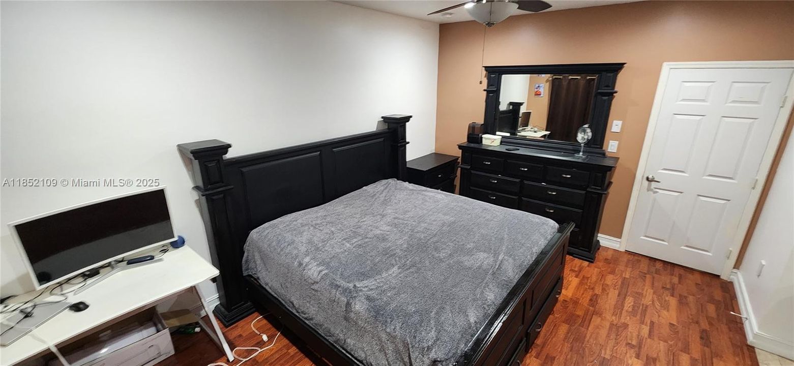 Недавно продано: $425,000 (3 спален, 2 ванн, 1550 Квадратных фут)