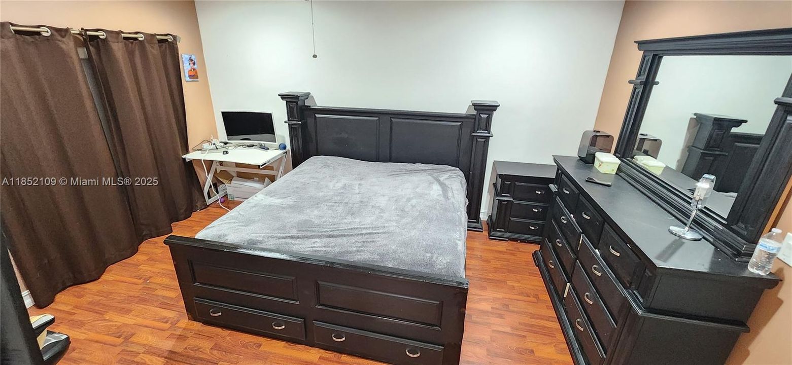 Недавно продано: $425,000 (3 спален, 2 ванн, 1550 Квадратных фут)