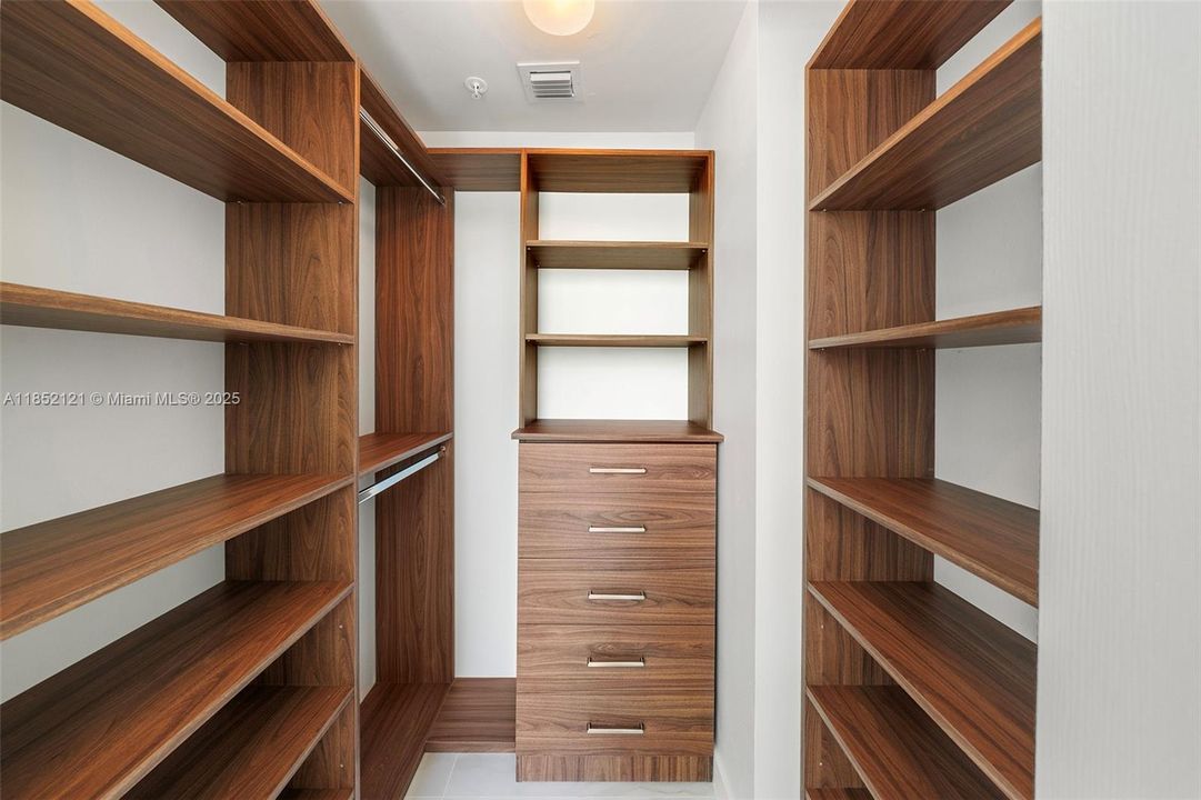 En Venta: $650,000 (2 camas, 2 baños, 1140 Pies cuadrados)