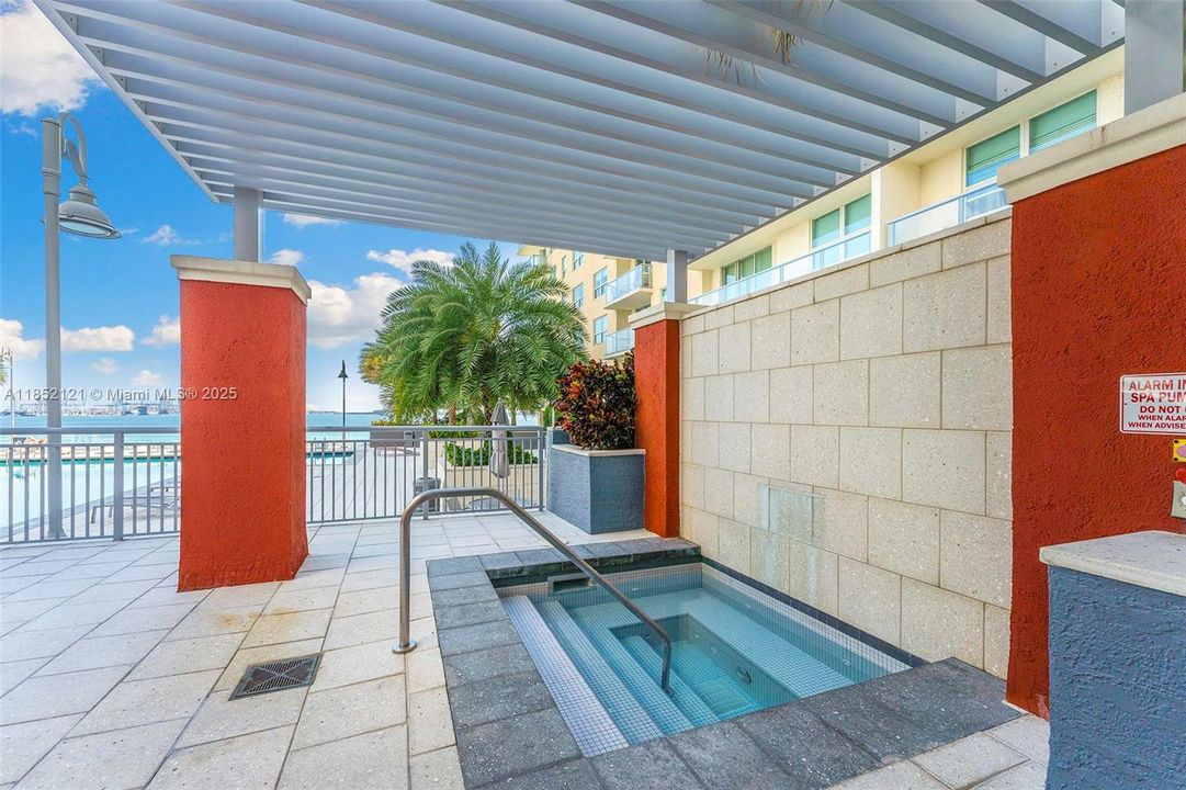 En Venta: $650,000 (2 camas, 2 baños, 1140 Pies cuadrados)