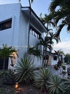 На продажу: $2,400,000 (6 спален, 5 ванн, 4491 Квадратных фут)