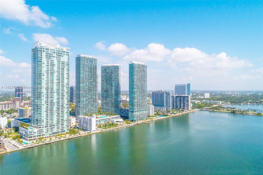 En Venta: $1,990,000 (4 camas, 4 baños, 1871 Pies cuadrados)