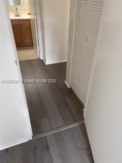 For Sale: $165,000 (1 beds, 1 baths, 720 Square Feet)