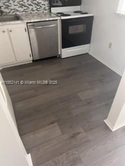 For Sale: $165,000 (1 beds, 1 baths, 720 Square Feet)