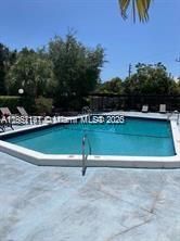 For Sale: $165,000 (1 beds, 1 baths, 720 Square Feet)