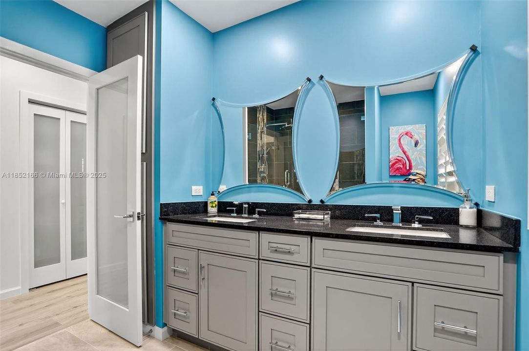 Vendido Recientemente: $1,100,000 (2 camas, 2 baños, 1601 Pies cuadrados)