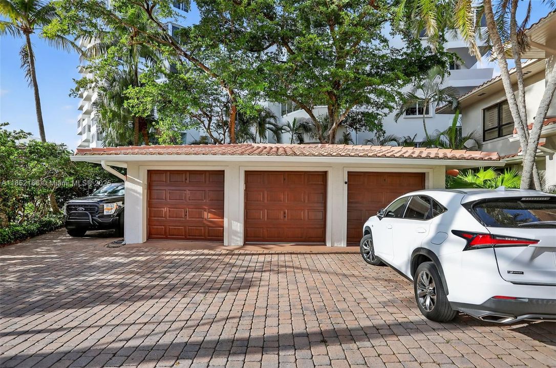 Vendido Recientemente: $1,100,000 (2 camas, 2 baños, 1601 Pies cuadrados)