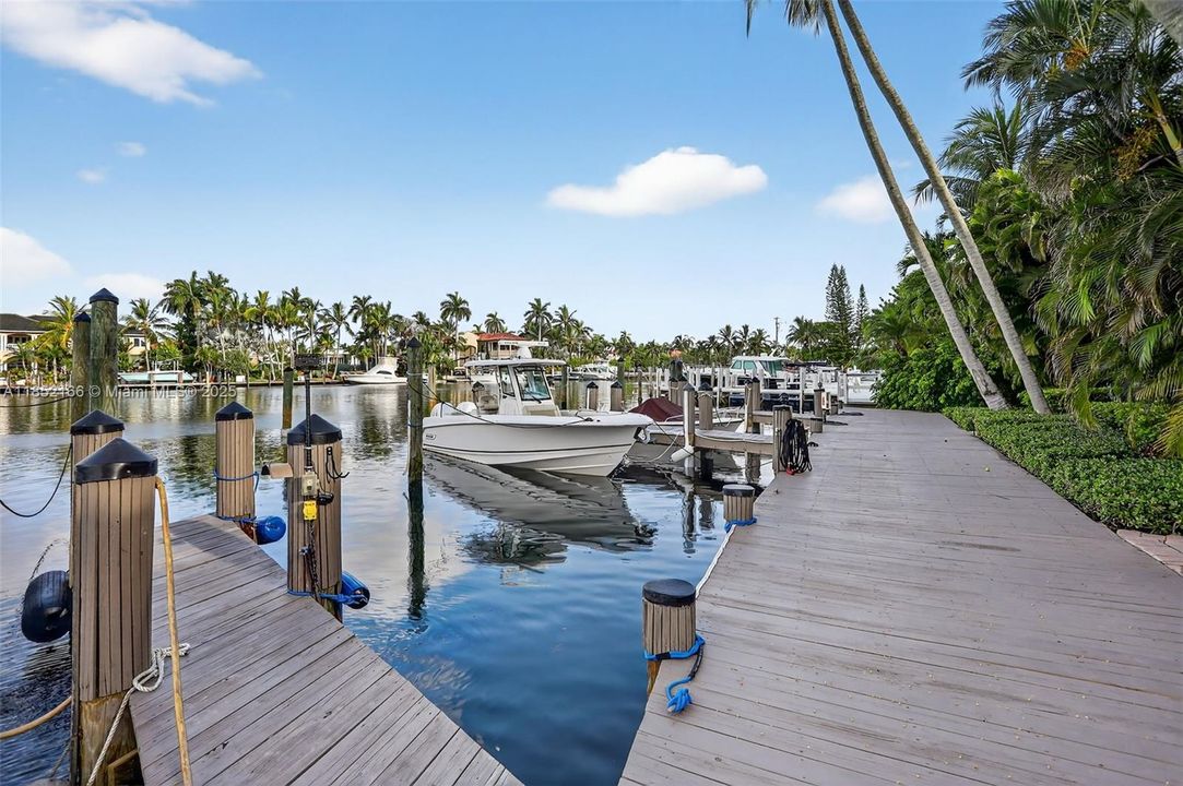 Vendido Recientemente: $1,100,000 (2 camas, 2 baños, 1601 Pies cuadrados)