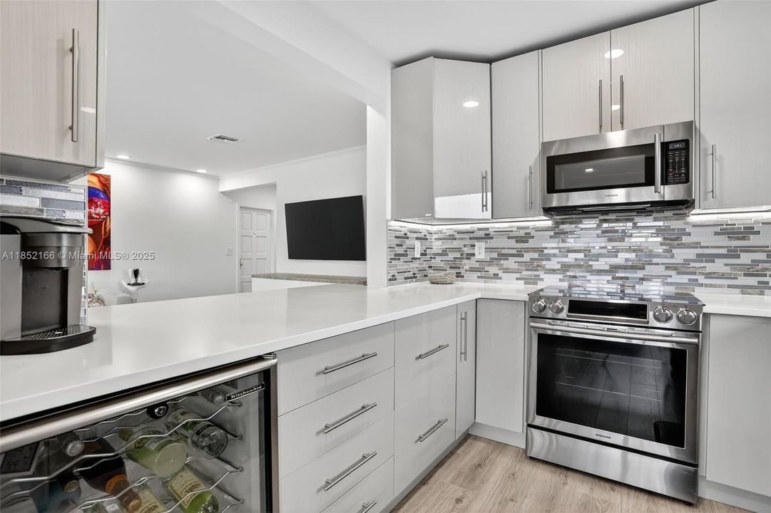 Vendido Recientemente: $1,100,000 (2 camas, 2 baños, 1601 Pies cuadrados)