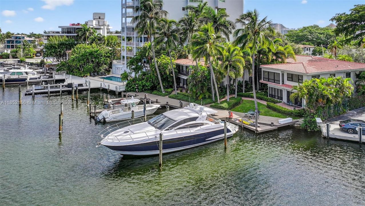 Vendido Recientemente: $1,100,000 (2 camas, 2 baños, 1601 Pies cuadrados)