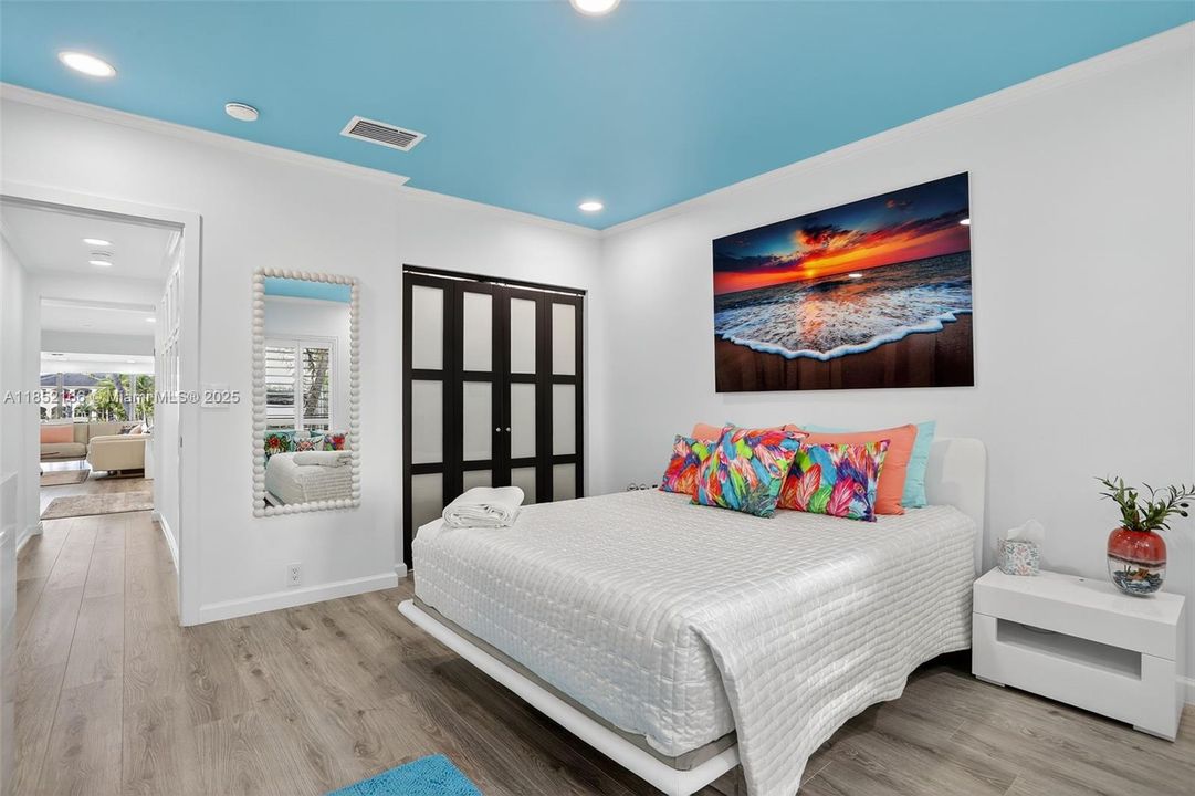 Vendido Recientemente: $1,100,000 (2 camas, 2 baños, 1601 Pies cuadrados)