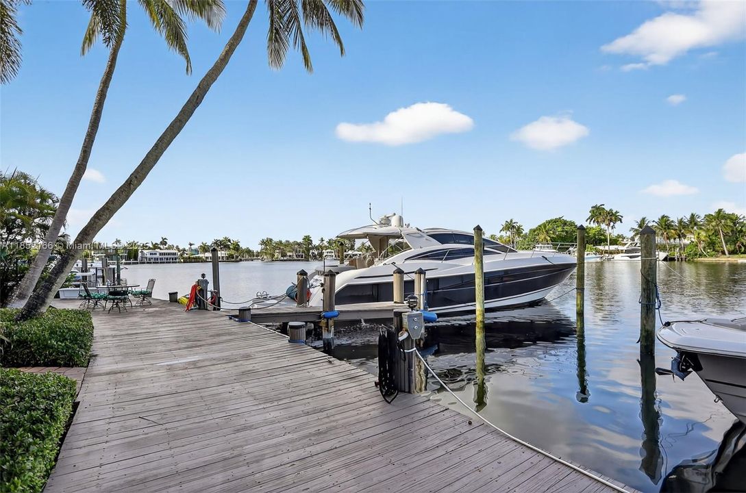 Vendido Recientemente: $1,100,000 (2 camas, 2 baños, 1601 Pies cuadrados)