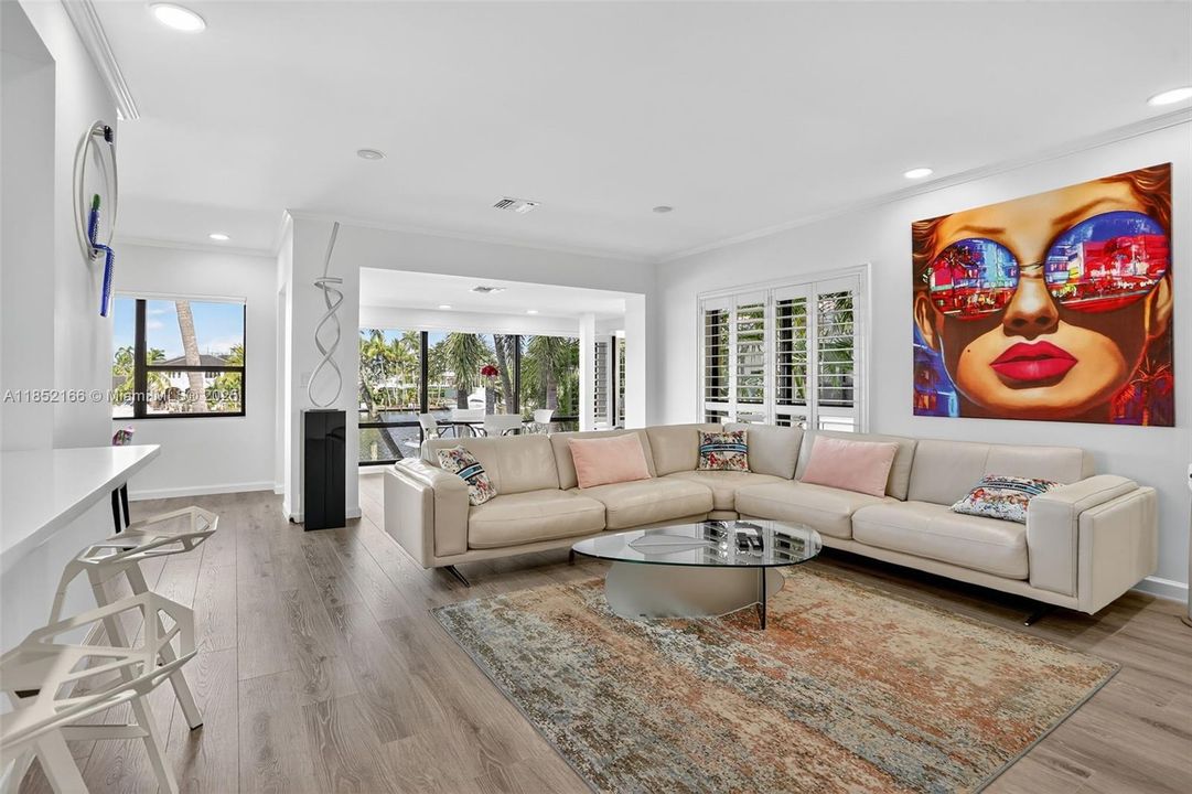 Vendido Recientemente: $1,100,000 (2 camas, 2 baños, 1601 Pies cuadrados)