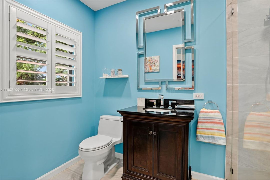 Vendido Recientemente: $1,100,000 (2 camas, 2 baños, 1601 Pies cuadrados)