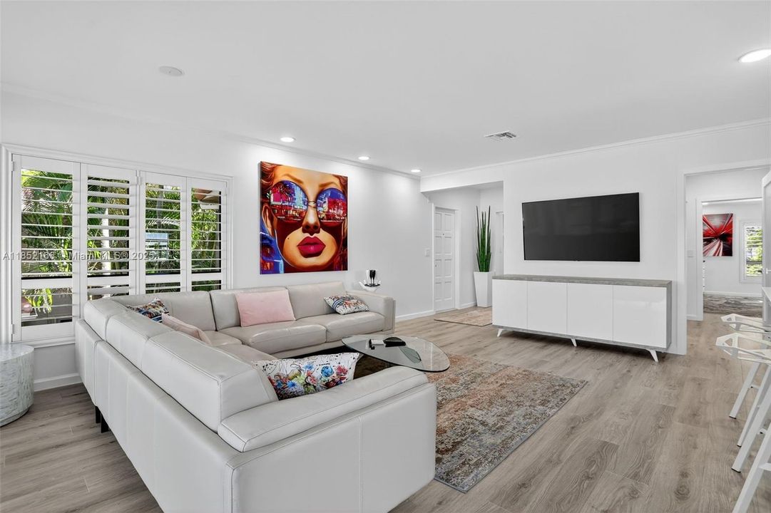 Vendido Recientemente: $1,100,000 (2 camas, 2 baños, 1601 Pies cuadrados)