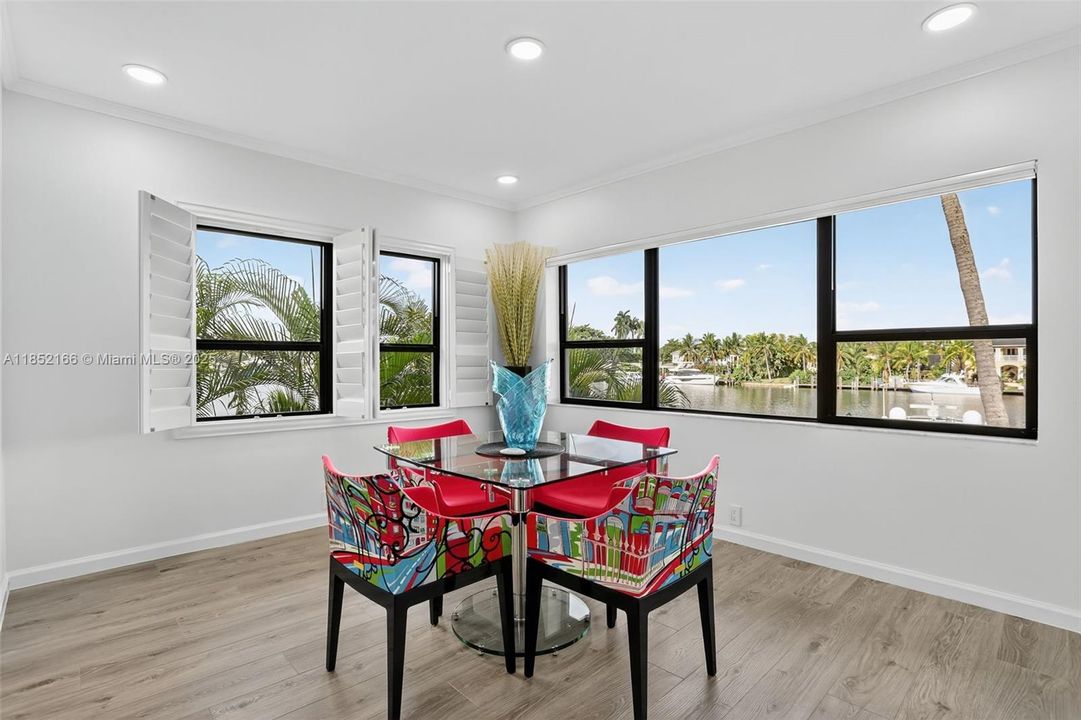 Vendido Recientemente: $1,100,000 (2 camas, 2 baños, 1601 Pies cuadrados)