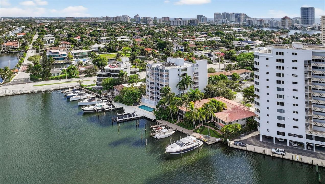 Vendido Recientemente: $1,100,000 (2 camas, 2 baños, 1601 Pies cuadrados)